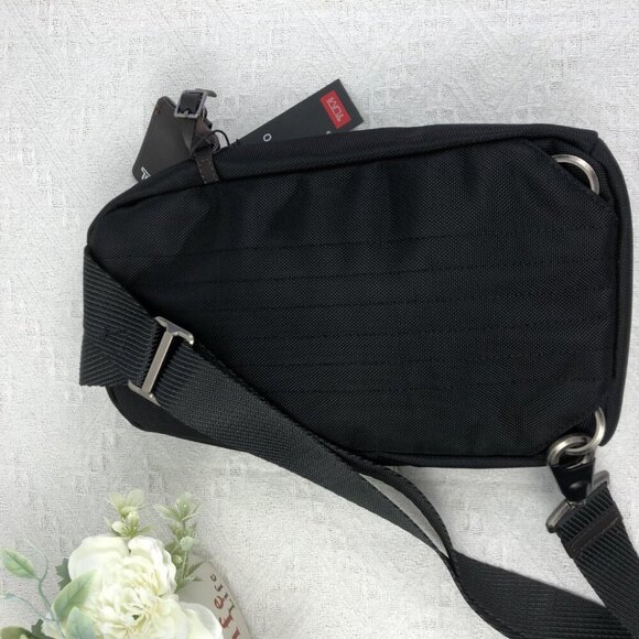 TUMI SLING BAG In black main image 5